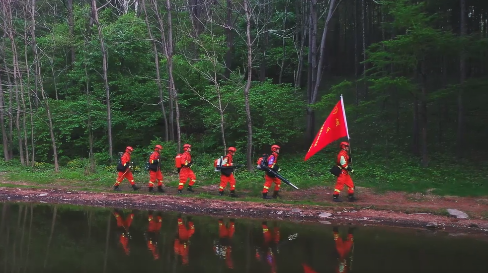 绿水.png